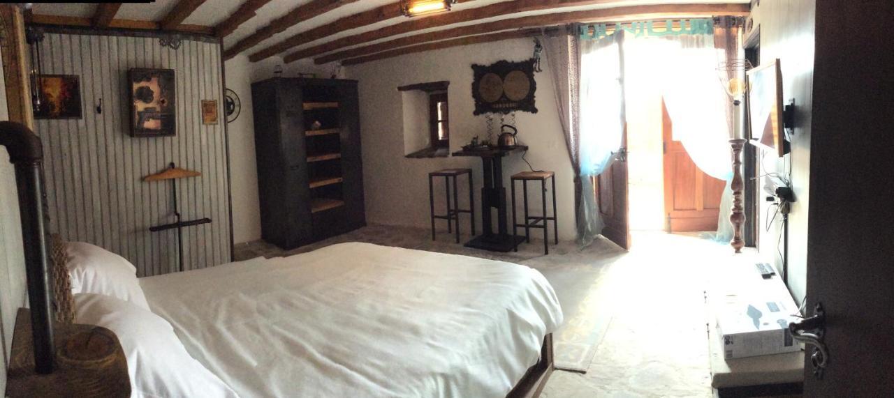 Chambre Steampunk Jules Vernes Bosbonparent Exteriör bild