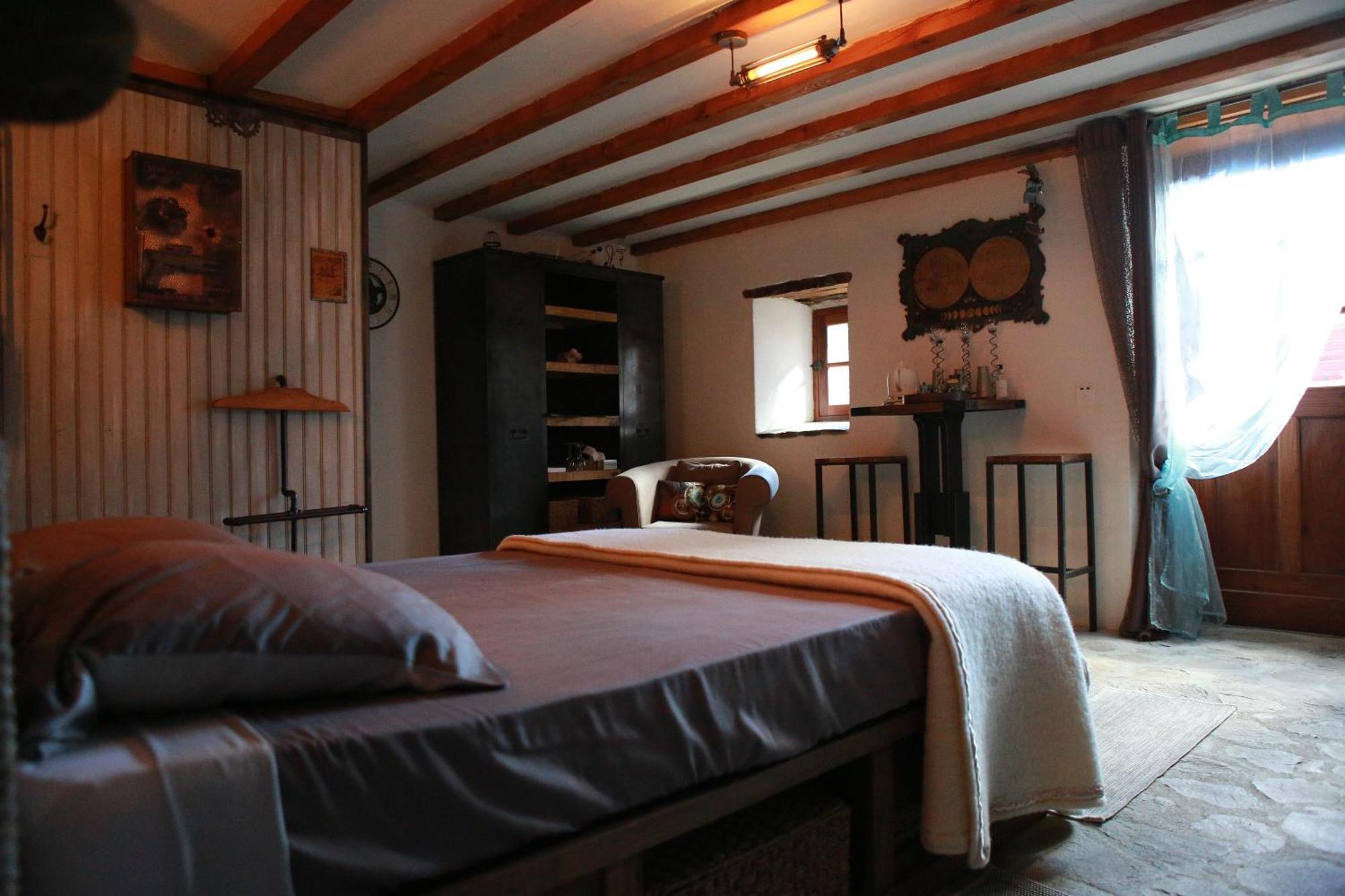 Chambre Steampunk Jules Vernes Bosbonparent Exteriör bild